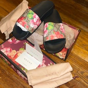 Gucci Blooms Supreme Slide Sandal